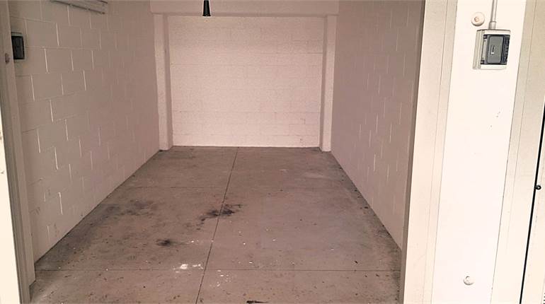 CAMPOMORONE CENTER - LARGE AND CONVENIENT GARAGE