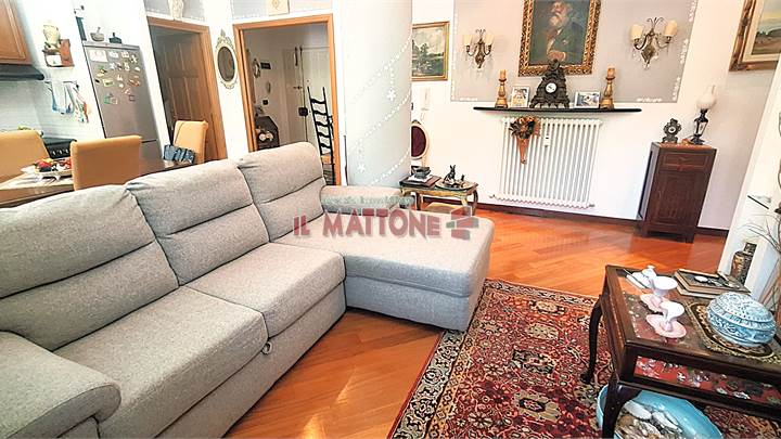 ISOVERDE – Ristrutturati 6 vani con balcone e vista aperta